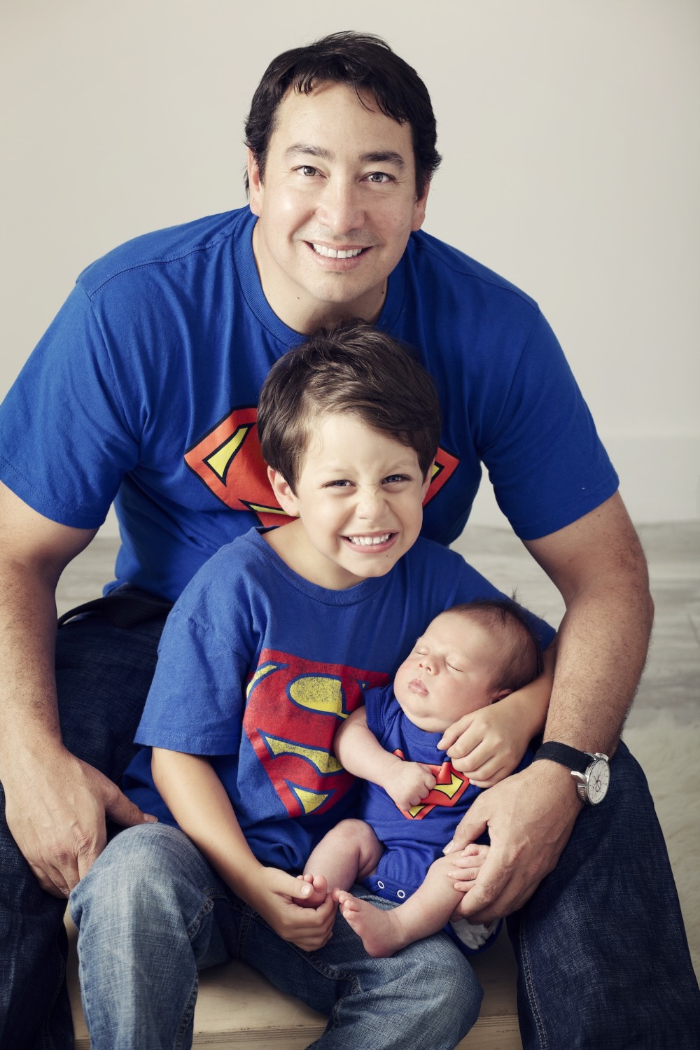 family_miami_portraits_baby_newborn_dad_brother_superman