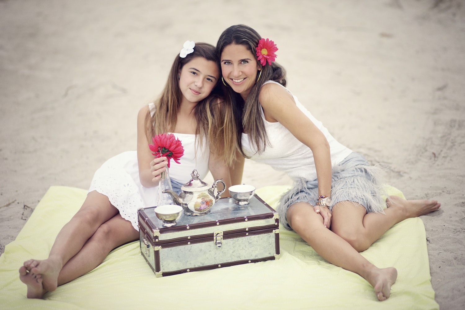 family_miami_portraits_beach_picnic