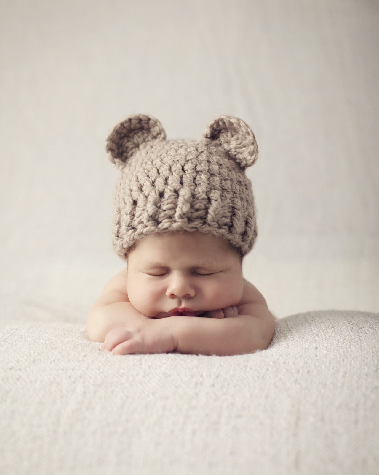 newborn_photographer_miami_boy_teddy_bear_hat