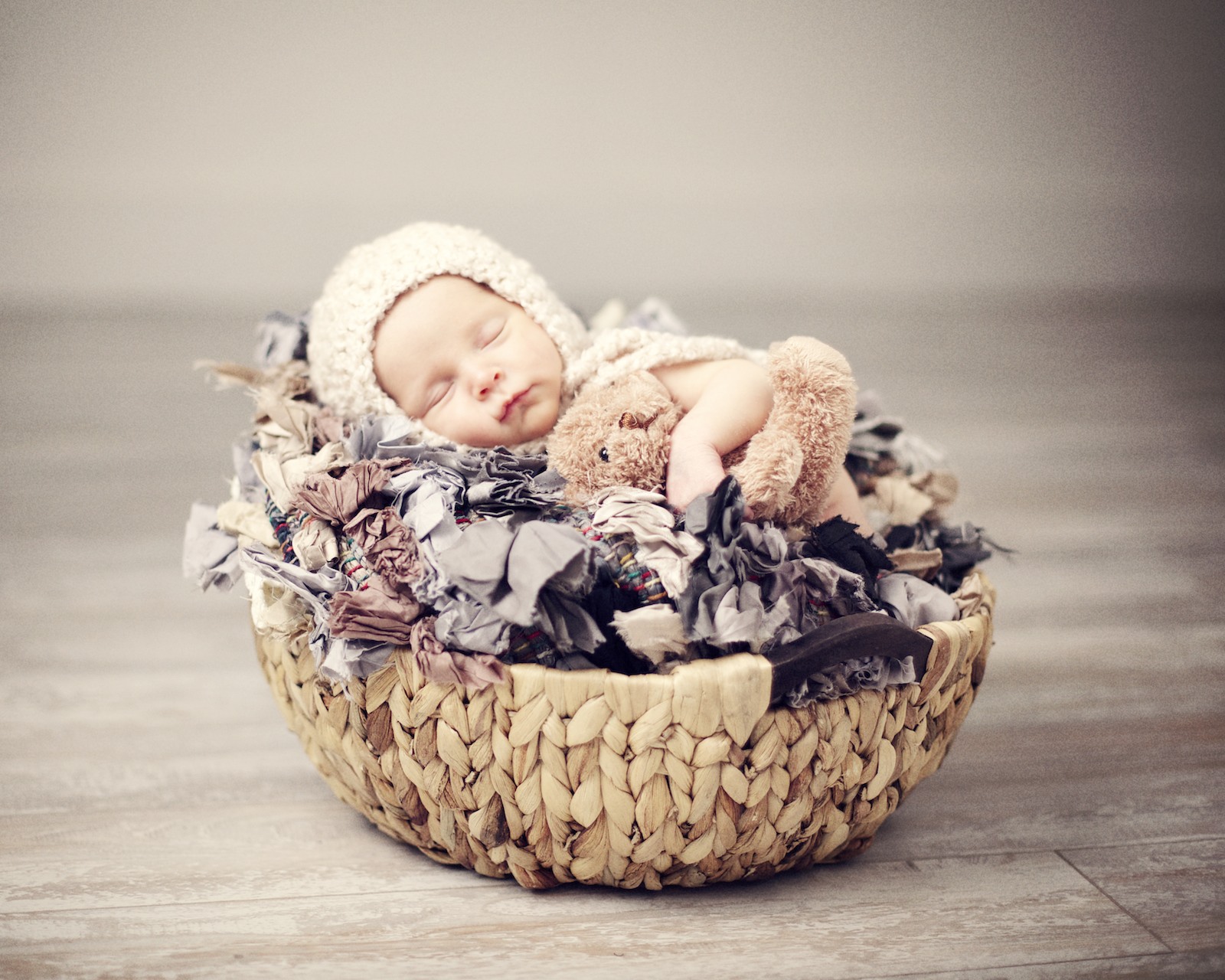 newborn_potographer_miami_in_a_nest
